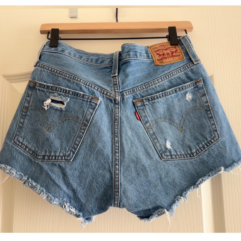 Leviโs Cutoff Denim Shorts. Size: 26. Excellent condition ๐ - Picture 5 of 9